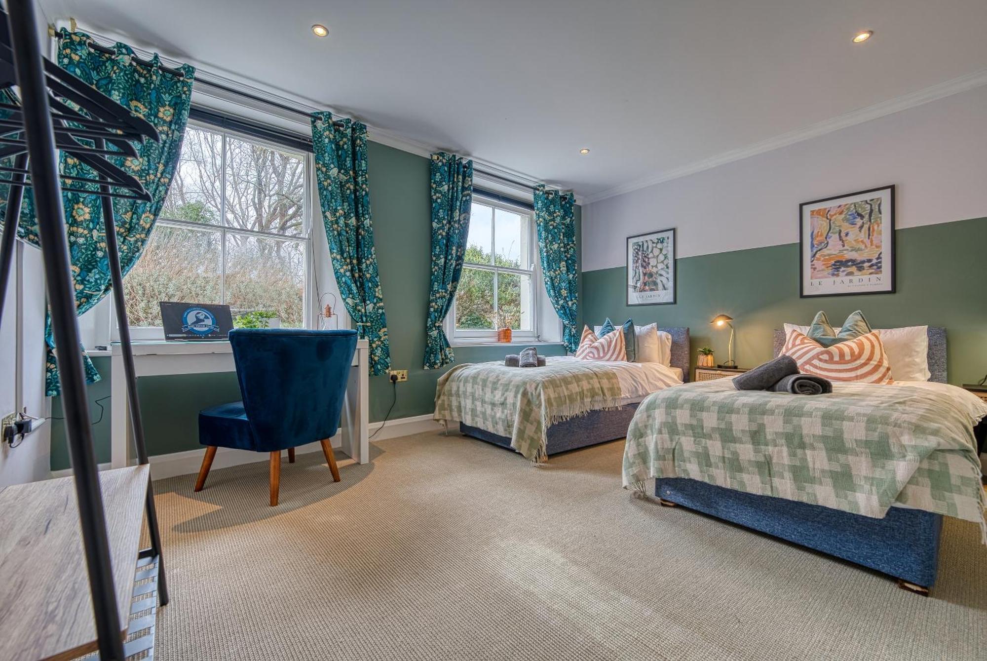 2 Bedroom Stylish Spacious Apt, Sleeps 6, Central Cheltenham, With Free Parking - By Blue Puffin Stays Buitenkant foto