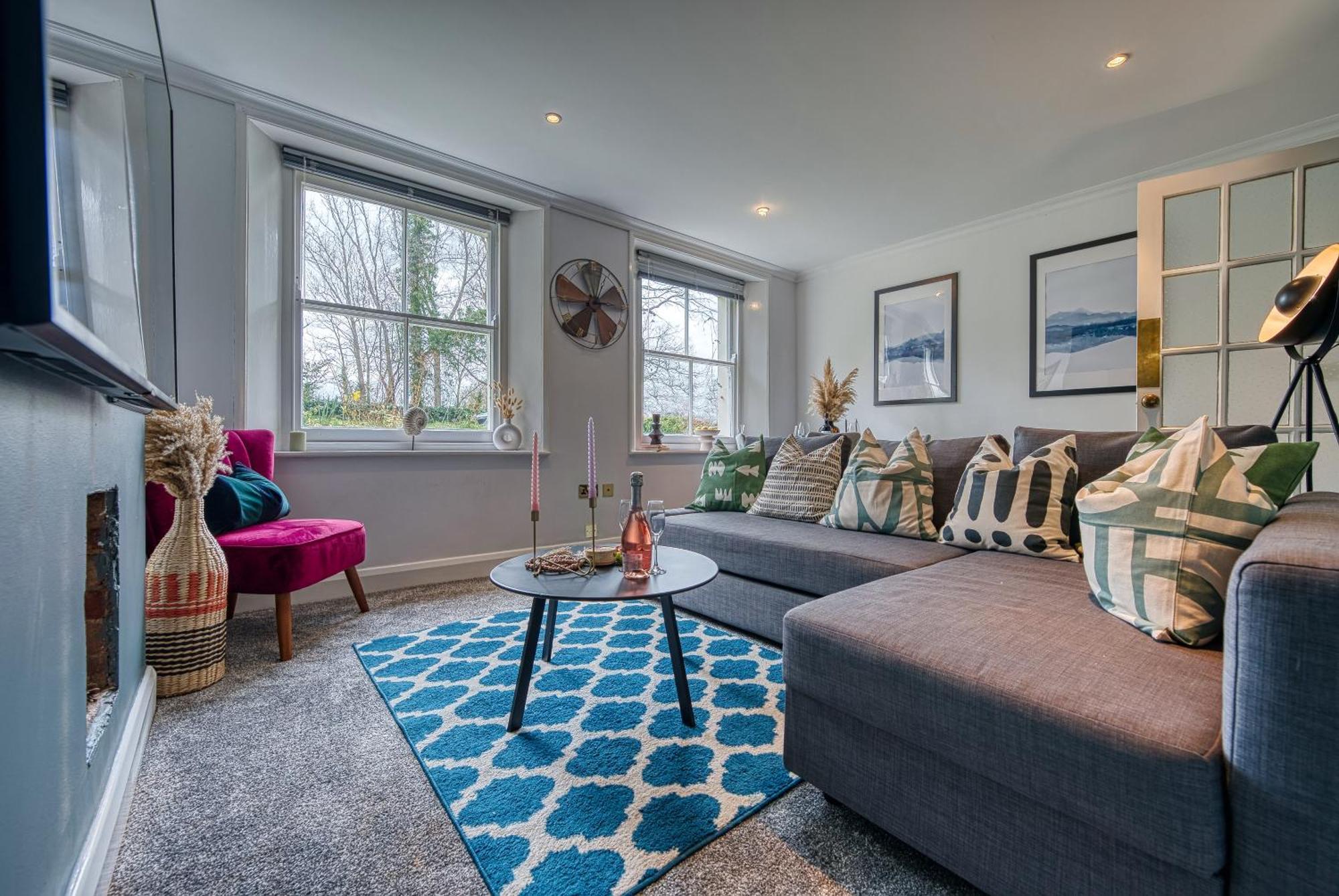 2 Bedroom Stylish Spacious Apt, Sleeps 6, Central Cheltenham, With Free Parking - By Blue Puffin Stays Buitenkant foto