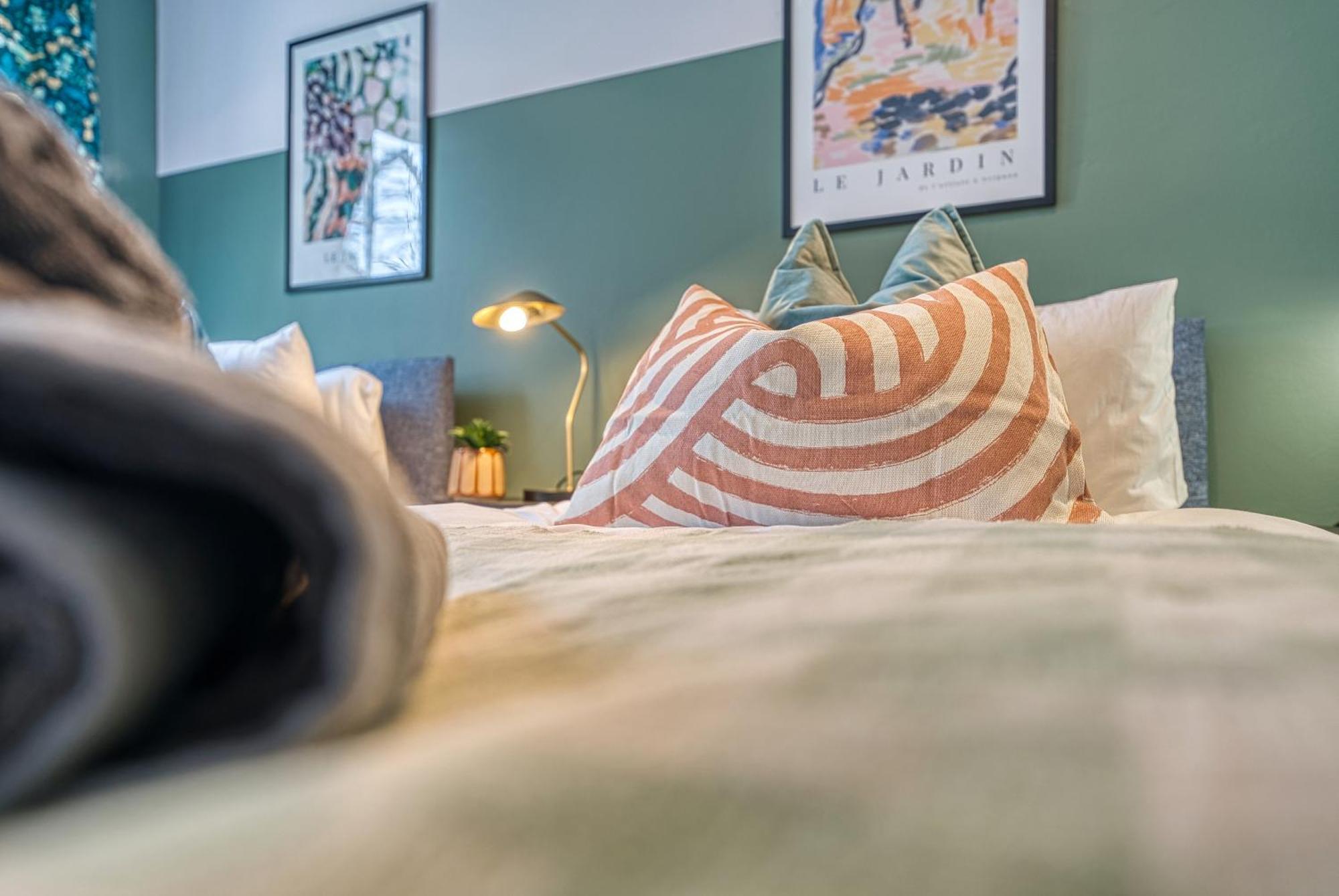 2 Bedroom Stylish Spacious Apt, Sleeps 6, Central Cheltenham, With Free Parking - By Blue Puffin Stays Buitenkant foto