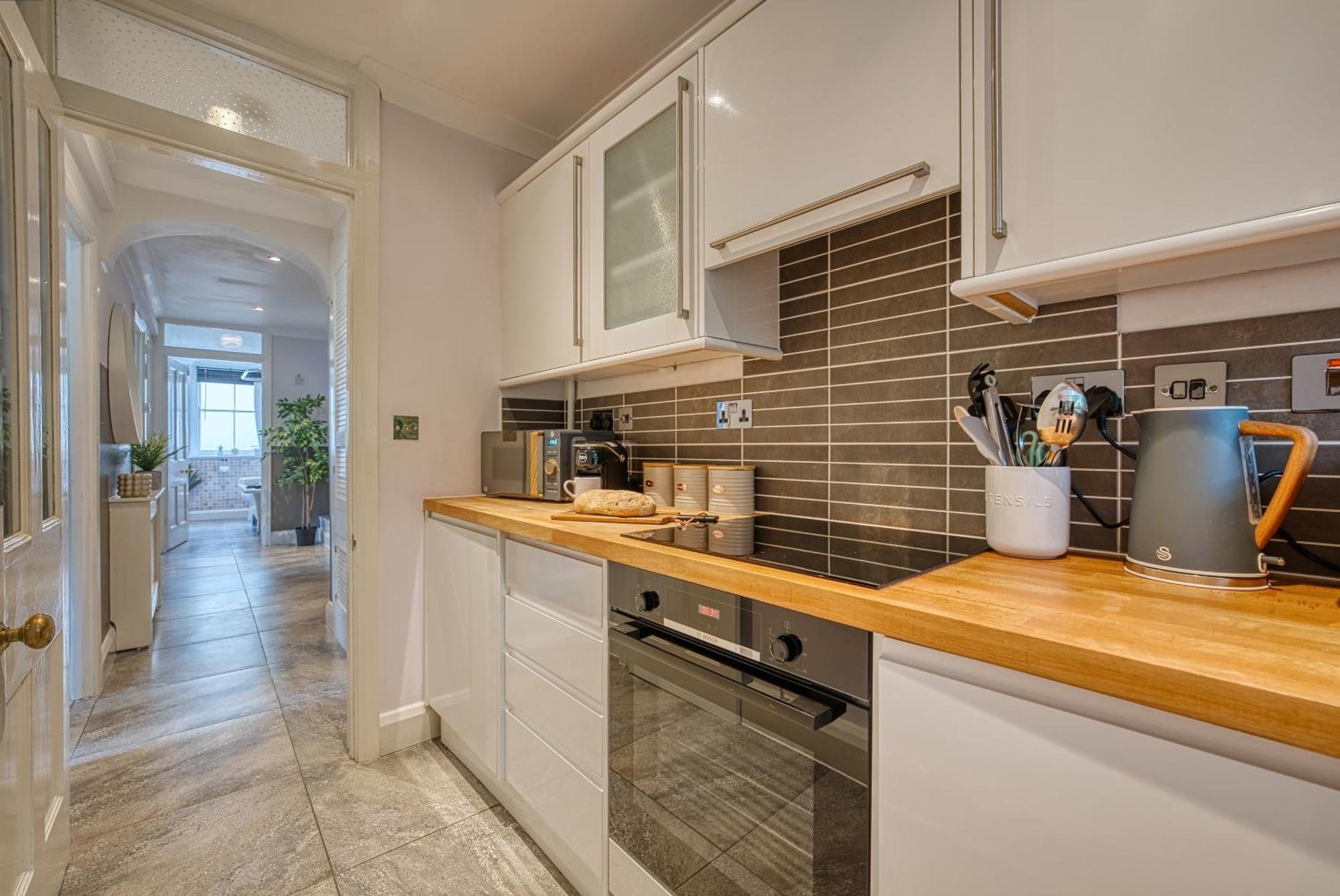 2 Bedroom Stylish Spacious Apt, Sleeps 6, Central Cheltenham, With Free Parking - By Blue Puffin Stays Buitenkant foto