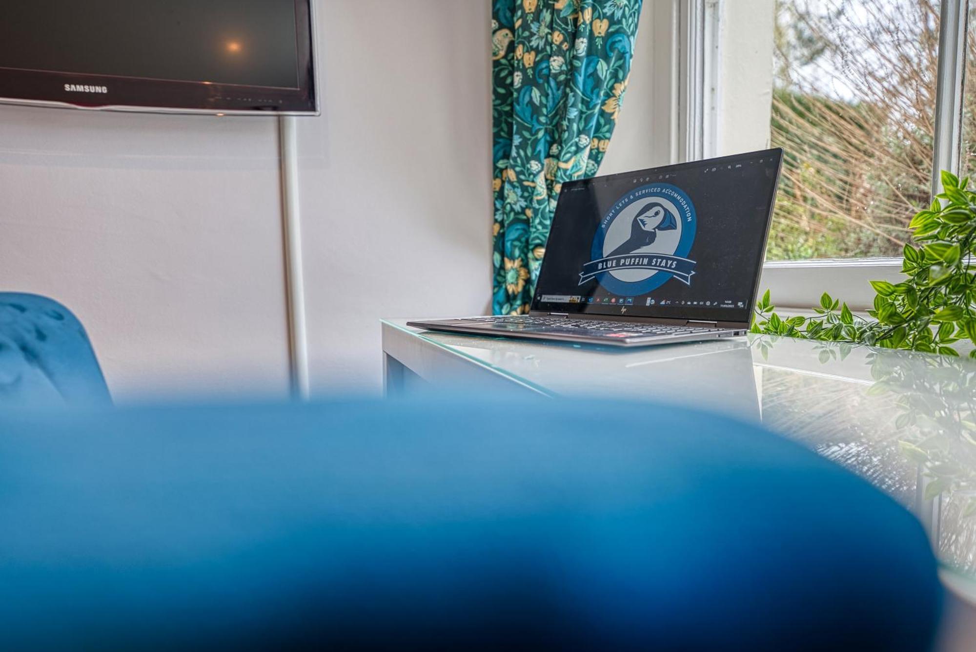 2 Bedroom Stylish Spacious Apt, Sleeps 6, Central Cheltenham, With Free Parking - By Blue Puffin Stays Buitenkant foto