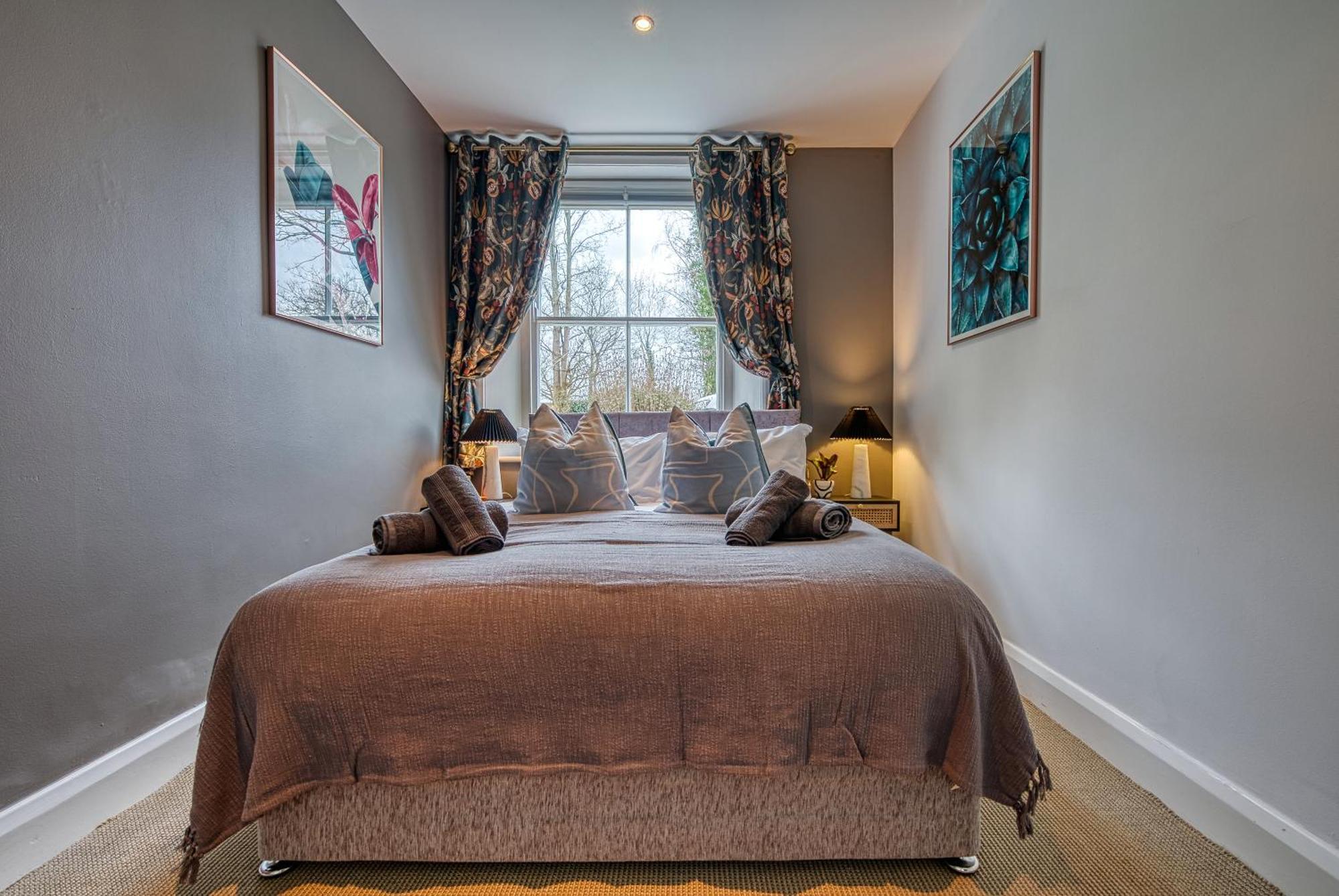 2 Bedroom Stylish Spacious Apt, Sleeps 6, Central Cheltenham, With Free Parking - By Blue Puffin Stays Buitenkant foto